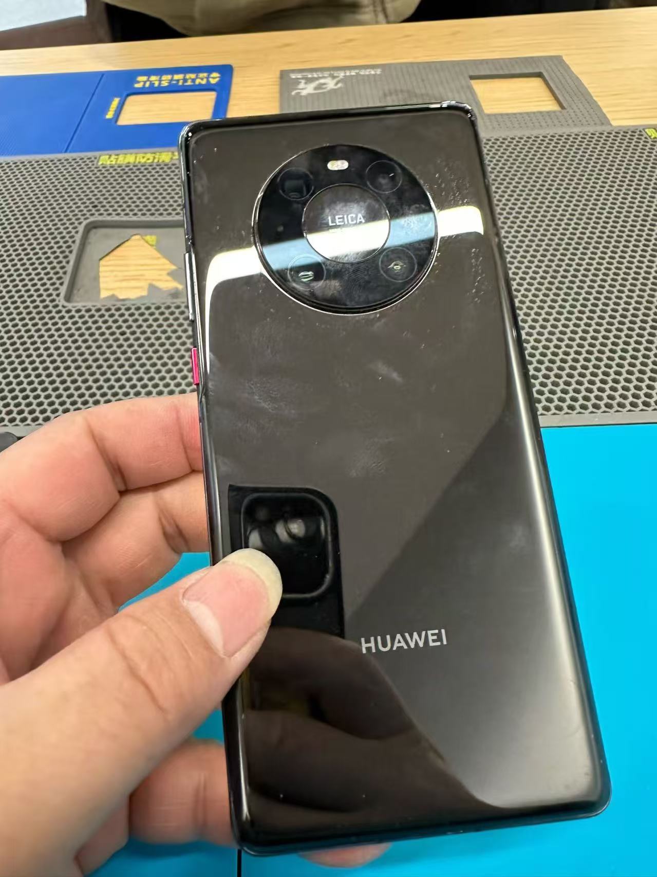 门店维修检测环境与手机维护示意图