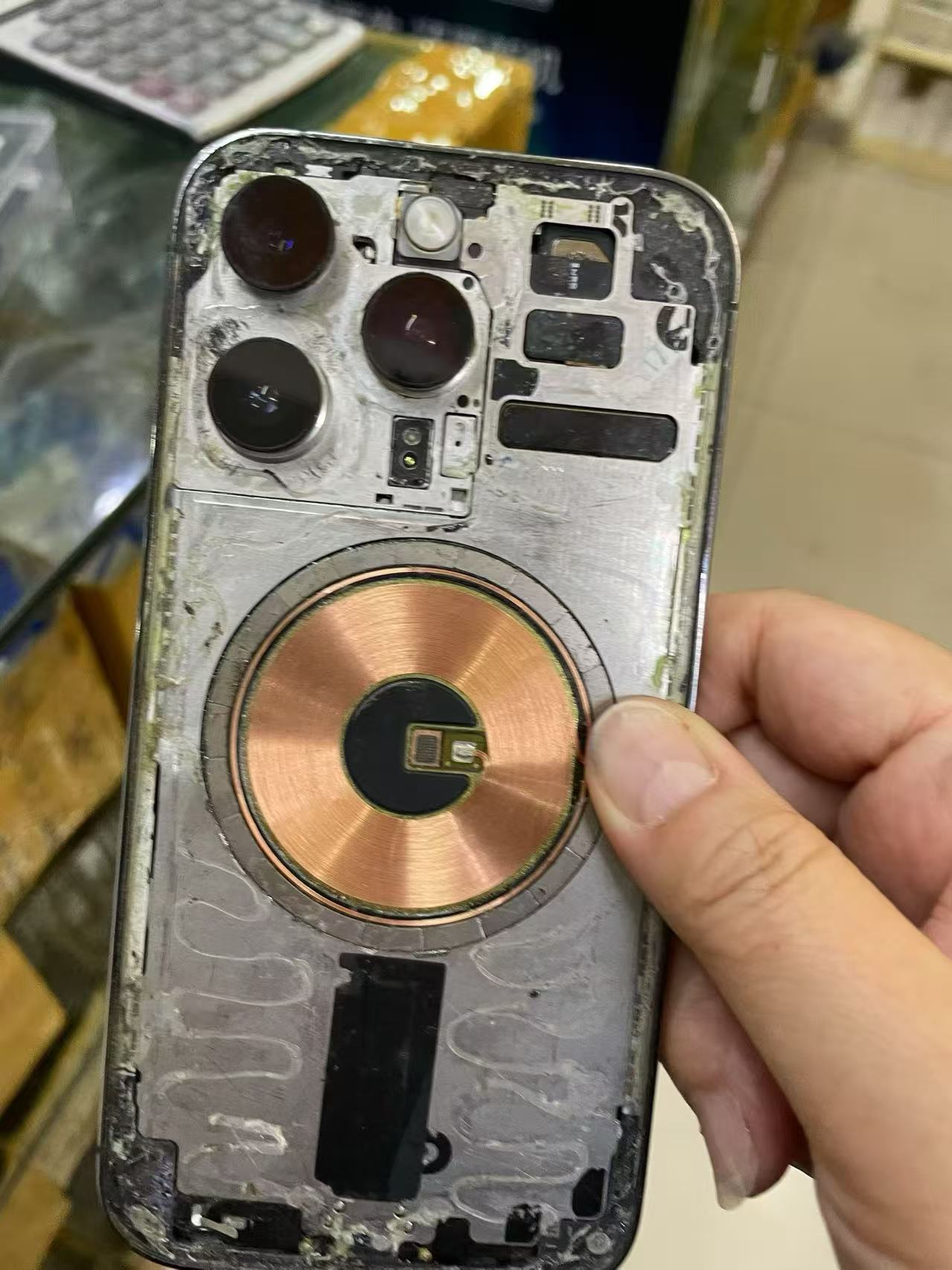 昆明手机维修检测现场手机图片